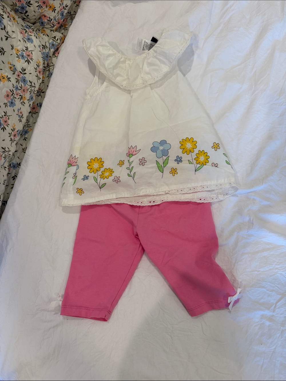 Rare Editions White Floral Ruffle Top with Pink Leggings